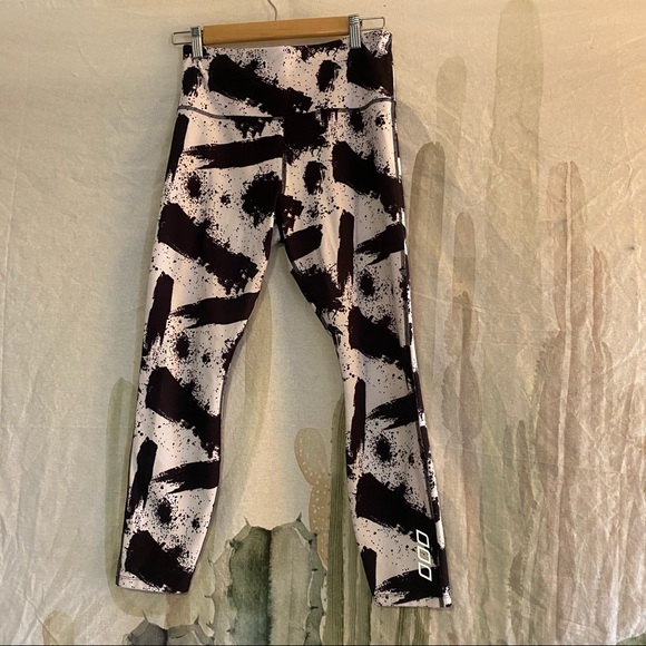 Lorna Jane Black & White Leggings 🌵 - Picture 5 of 12